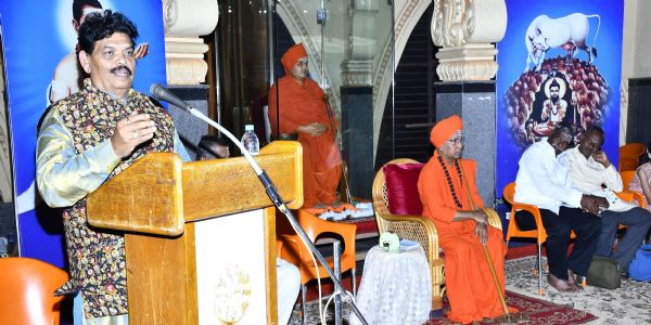 ಗೌರಮ್ಮ ಚಲವಾದಿ ನಾಡು ಕಂಡ ಅಪರೂಪದ ಗಾನಕೋಗಿಲೆ : ಡಾ. ತೋಂಟದ ಸಿದ್ಧರಾಮ ಮಹಾಸ್ವಾಮಿಗಳು