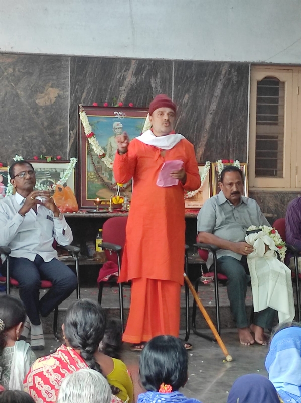 Servants grow through social service: Shivashanthaveera Sharan