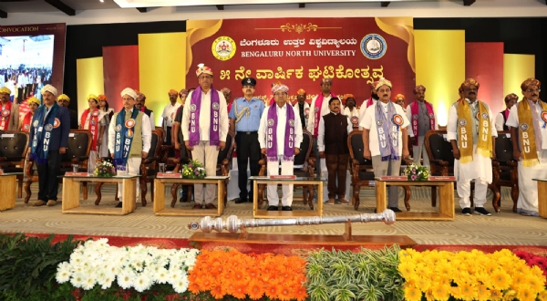 ಚಿತ್ರ : ಕೋಲಾರ ಜಿಲ್ಲಾಧಿಕಾರಿಗಳ ಕಚೇರಿ ಮುಂದೆ ಒಳ ಮೀಸಲಾತಿಗೆ ಒತ್ತಾಯಿಸಿ ಮಾದಿಗ ದಂಡೋರದಿಂದ ಕೇಶ ಮುಂಡನೆ ಮಾಡಿ ಪ್ರತಿಭಟಿಸಲಾಯಿತು.