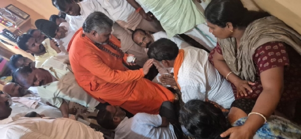 ಕೊಪ್ಪಳ : ವಾಲ್ಮೀಕಿ ಗುರುಪೀಠದ ಪ್ರಸನ್ನಾನಂದಪುರಿ ಸ್ವಾಮೀಜಿ ಭೇಟಿ ನೀಡಿ, ಸಾಂತ್ವಾನ