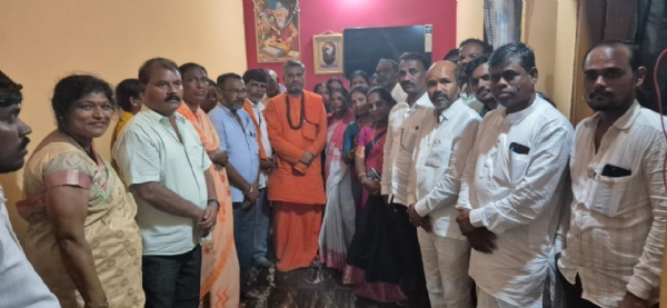 ಕೊಪ್ಪಳ : ವಾಲ್ಮೀಕಿ ಗುರುಪೀಠದ ಪ್ರಸನ್ನಾನಂದಪುರಿ ಸ್ವಾಮೀಜಿ ಭೇಟಿ ನೀಡಿ, ಸಾಂತ್ವಾನ