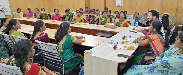ಸ್ವ-ಸಹಾಯ ಗುಂಪಿನ ಸದಸ್ಯರಿಗೆ  ಗುರುತಿನ ಚೀಟಿ ವಿತರಣೆ