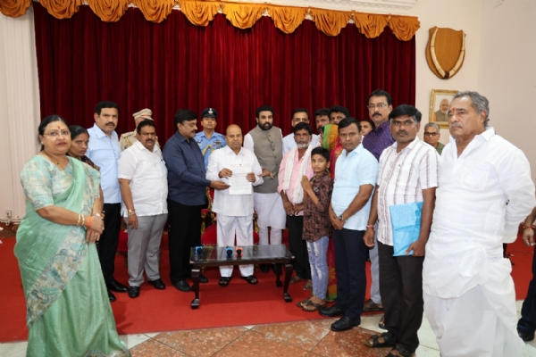 ಕೊಪ್ಪಳದ ಗವಿಸಿದ್ದಪ್ಪ ನಾಯಕನ ಕೊಲೆ ಪ್ರಕರಣವನ್ನು ಎನ್‍ಐಎಗೆ ಒಪ್ಪಿಸಲು ರಾಜ್ಯಪಾಲರಿಗೆ ಮನವಿ