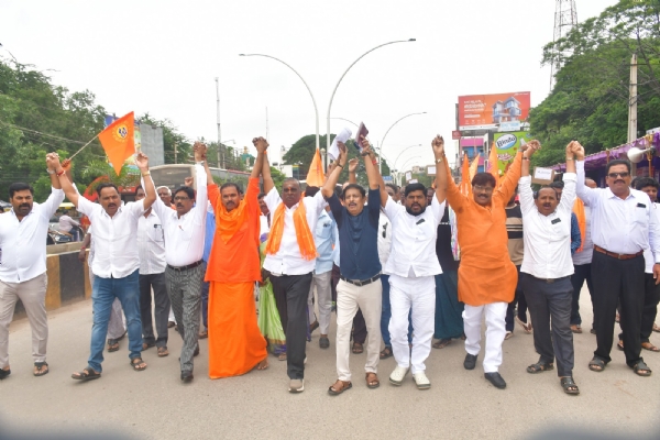 ಬಳ್ಳಾರಿ : ಶ್ರೀಕ್ಷೇತ್ರ ಧರ್ಮಸ್ಥಳದ ವಿರುದ್ಧದ ಅಪಪ್ರಚಾರ ತಕ್ಷಣ ನಿಲ್ಲಿಸಿ : ಭಕ್ತಾಧಿಗಳ ಆಕ್ರೋಶ