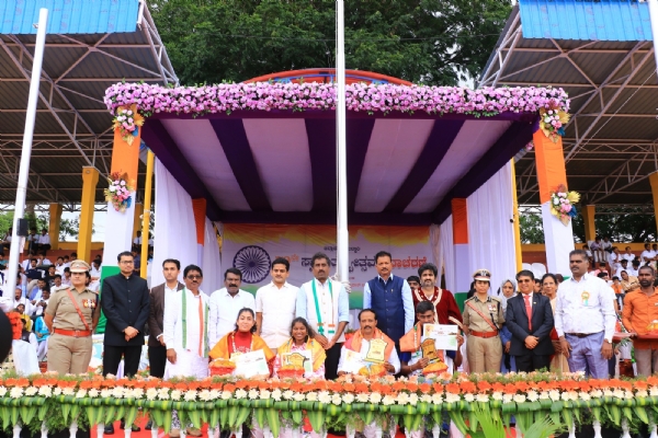 ಬಳ್ಳಾರಿ:  ಸಂಭ್ರಮದ 79ನೇ ಸ್ವಾತಂತ್ರ್ಯೋತ್ಸವ ಆಚರಣೆ