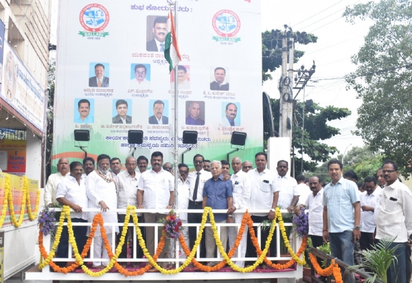 ಬಳ್ಳಾರಿ ಜಿಲ್ಲಾ ವಾಣಿಜ್ಯ ಮತ್ತು ಕೈಗಾರಿಕಾ ಸಂಸ್ಥೆಯ ಆವರಣದಲ್ಲಿ 79ನೇ ಸ್ವಾತಂತ್ರೋತ್ಸವ