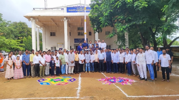 ಜಿಲ್ಲಾಧಿಕಾರಿಗಳ ಕಚೇರಿಯಲ್ಲಿ ರಾಷ್ಟ್ರ ಧ್ವಜಾರೋಹಣ.