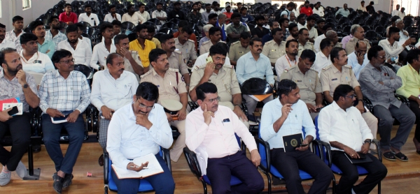 ಗಣೇಶ ಚತುರ್ಥಿ ಹಾಗೂ ಈದ್ ಮಿಲಾದ್  ಶಾಂತಿ ಮತ್ತು ಸೌಹಾರ್ದತೆಯಿಂದ ಆಚರಿಸಿ- ಜಿಲ್ಲಾಧಿಕಾರಿ ಡಾ. ಸುರೇಶ ಇಟ್ನಾಳ