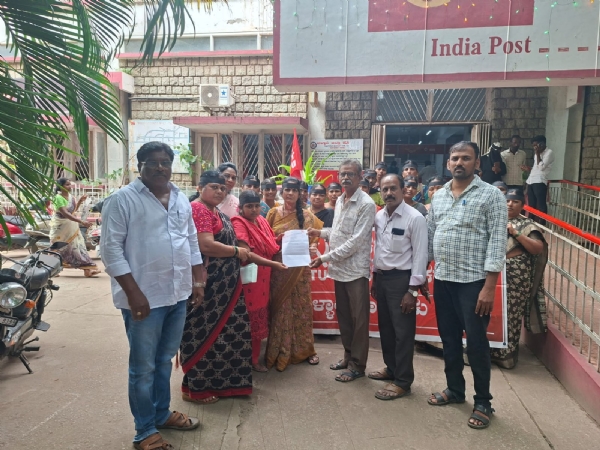 ಬಳ್ಳಾರಿ : ಅಂಗನವಾಡಿ ಕೇಂದ್ರಗಳಲ್ಲಿ ಎಫ್‍ಆರ್‍ಎಸ್ ವಿರೋಧಿಸಿ ಕಪ್ಪು ಪಟ್ಟಿ ಪ್ರತಿಭಟನೆ
