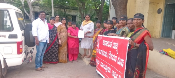 ಬಳ್ಳಾರಿ : ಅಂಗನವಾಡಿ ಕೇಂದ್ರಗಳಲ್ಲಿ ಎಫ್‍ಆರ್‍ಎಸ್ ವಿರೋಧಿಸಿ ಕಪ್ಪು ಪಟ್ಟಿ ಪ್ರತಿಭಟನೆ