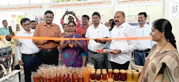 ವಸ್ತು ಪ್ರದರ್ಶನ ಕಾರ್ಯಕ್ರಮಕ್ಕೆ ಮೊದಲ ದಿನ ಉತ್ತಮ ಜನಸ್ಪಂದನೆ