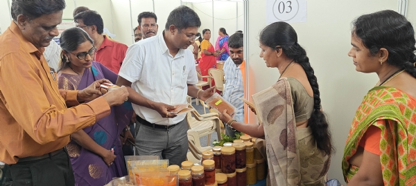 ವಸ್ತು ಪ್ರದರ್ಶನ ಕಾರ್ಯಕ್ರಮಕ್ಕೆ ಮೊದಲ ದಿನ ಉತ್ತಮ ಜನಸ್ಪಂದನೆ