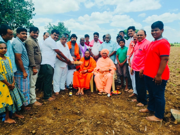 ಯಾಳ್ಪಿ ಪೊಂಪನಗೌಡರಿಂದ ಶ್ರೀ ಜಗದ್ಗುರು ಸಿದ್ದಲಿಂಗೇಶ ಬ್ರಹನ್ಮಠಕ್ಕಾಗಿ ಅರ್ಧ ಎಕರೆ ಭೂ ದಾನ