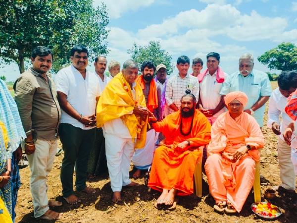 ಯಾಳ್ಪಿ ಪೊಂಪನಗೌಡರಿಂದ ಶ್ರೀ ಜಗದ್ಗುರು ಸಿದ್ದಲಿಂಗೇಶ ಬ್ರಹನ್ಮಠಕ್ಕಾಗಿ ಅರ್ಧ ಎಕರೆ ಭೂ ದಾನ