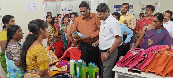 ವಸ್ತು ಪ್ರದರ್ಶನ ಕಾರ್ಯಕ್ರಮಕ್ಕೆ ಮೊದಲ ದಿನ ಉತ್ತಮ ಜನಸ್ಪಂದನೆ