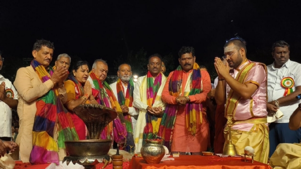 ತುಂಗಭದ್ರಾ ನದಿಗೆ  ತುಂಗಭದ್ರ ಆರತಿ