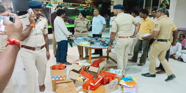 ಬಳ್ಳಾರಿ : ಇಸ್ಪೀಟ್ ಜೂಜಾಟದ ಮೇಲೆ ದಾಳಿ ; 46 ಜನರ ವಿರುದ್ಧ ಪ್ರಕರಣ ದಾಖಲು