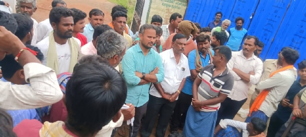 ಕೊಪ್ಪಳ : ಮಂಗಳೂರಲ್ಲಿ ಯೂರಿಯಾ ಗೊಬ್ಬರಕ್ಕಾಗಿ ರೈತರ ಪ್ರತಿಭಟನೆ