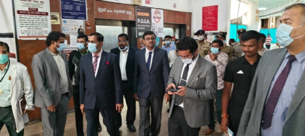 ರಿಮ್ಸ್ ಆಸ್ಪತ್ರೆಯಲ್ಲಿ ಪರಿಶೀಲನೆ ನಡೆಸಿದ ಉಪ ಲೋಕಾಯುಕ್ತರು