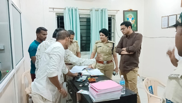 ಬಳ್ಳಾರಿ : ಇಸ್ಪೀಟ್ ಜೂಜಾಟದ ಮೇಲೆ ದಾಳಿ : 46 ಜನರ ವಿರುದ್ಧ ಪ್ರಕರಣ ದಾಖಲು