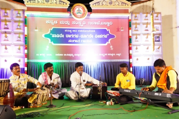 ಬಳ್ಳಾರಿ: ತಲೆದೂಗಿಸಿದ “ಹಾಡಿರೇ ರಾಗಗಳ-ತೂಗಿರೇ ದೀಪಗಳ” ಸಂಗೀತ ಗಾಯನ
