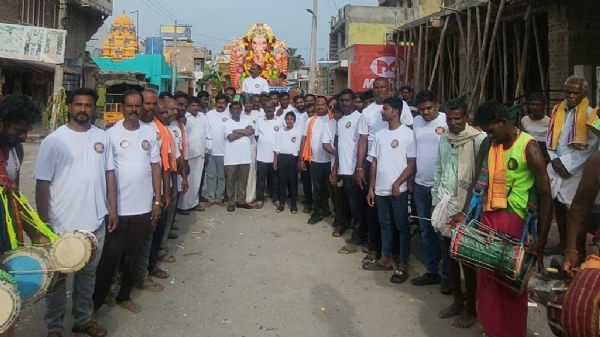 ಚಿತ್ರ : ಕೆಜಿಎಪ್ ತಾಲ್ಲೂಕಿನ ಬೇತಮಂಗಲ ಗ್ರಾಮದ ಹಳೇ ಬಡಾವಣೆಯ ಸ್ವಾಮಿ ವಿವೇಕಾನಂದ ಯುವಕರ ಸಂಘದ ವತಿಯಿಂದ ೩೦ ನೇ ವರ್ಷದ ಗಣೇಶೋತ್ಸವ ಆಚರಿಸಲಾಯಿತು.