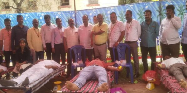 ಸಮಾಜದಲ್ಲಿ ಪ್ರೇರಣೆಯಾಗಿ ಬದುಕಬೇಕು : ಸಿ.ಆರ್. ಮುಂಡರಗಿ
