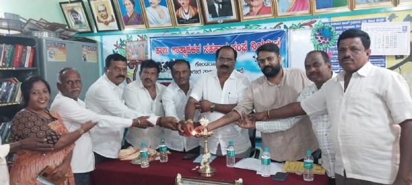 ಕೋಲಾರ ತಾಲ್ಲೂಕು ಕೊಂಡರಾಜನಹಳ್ಳಿ ಹಾಲು ಉತ್ಪಾದಕರ ಸಹಕಾರ ಸಂಘ ವಾರ್ಷಿಕ ಮಹಾಸಭೆಯನ್ನು ಕೋಮುಲ್ ನಿರ್ದೇಶಕ ಚಲುವನಹಳ್ಳಿ ನಾಗರಾಜ್ ಉದ್ಘಾಟಿಸಿದರು.