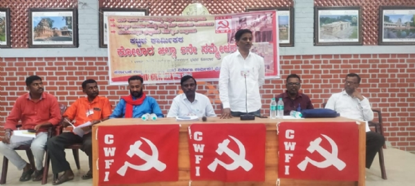 ಕೋಲಾರ : ಸಂವಿದಾನ ಮತ್ತು ಕಾನೂನಿನ ಪ್ರಕಾರ ಸರ್ವರೂ ಸಮಾನರು. ಮಹಿಳೆಯರ ಮೇಲೆ ನಡೆಯುವ ದೌರ್ಜನ್ಯ ಹಾಗೂ ಶೋಷಣೆಯನ್ನು ತಡೆಗಟ್ಟುವ ಸಲುವಾಗಿ ಮಹಿಳೆಯರಿಗೆ ಕಾನೂನು ಅರಿವು ಪ್ರಮುಖ್ಯ ಪಾತ್ರ ವಹಿಸುತ್ತದೆ. ಎಂದು. ಕರ್ನಾಟಕ ಅಲ್ಪಸಂಖ್ಯಾತರ ಅಭಿವೃದ್ದಿ ನಿಮಗದ ಜಿಲ್ಲಾ ವ್ಯವಸ್ಥಾಪಕಿ ಶರೀನ್ ತಾಜ್ ಹೇಳಿದರು. ಕೋಲಾರ : ಸಂವಿದಾನ ಮತ್ತು ಕಾನೂನಿನ ಪ್ರಕಾರ ಸರ್ವರೂ ಸಮಾನರು. ಮಹಿಳೆಯರ ಮೇಲೆ ನಡೆಯುವ ದೌರ್ಜನ್ಯ ಹಾಗೂ ಶೋಷಣೆಯನ್ನು ತಡೆಗಟ್ಟುವ ಸಲುವಾಗಿ ಮಹಿಳೆಯರಿಗೆ ಕಾನೂನು ಅರಿವು ಪ್ರಮುಖ್ಯ ಪಾತ್ರ ವಹಿಸುತ್ತದೆ. ಎಂದು. ಕರ್ನಾಟಕ ಅಲ್ಪಸಂಖ್ಯಾತರ ಅಭಿವೃದ್ದಿ ನಿಮಗದ ಜಿಲ್ಲಾ ವ್ಯವಸ್ಥಾಪಕಿ ಶರೀನ್ ತಾಜ್ ಹೇಳಿದರು.