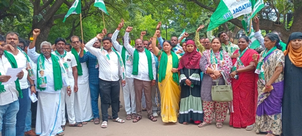 ಯೂರಿಯಾ : ಕರ್ನಾಟಕ ಸರ್ಕಾರ ವಜಾಕ್ಕೆ ಜೆಡಿಎಸ್ ಆಗ್ರಹ