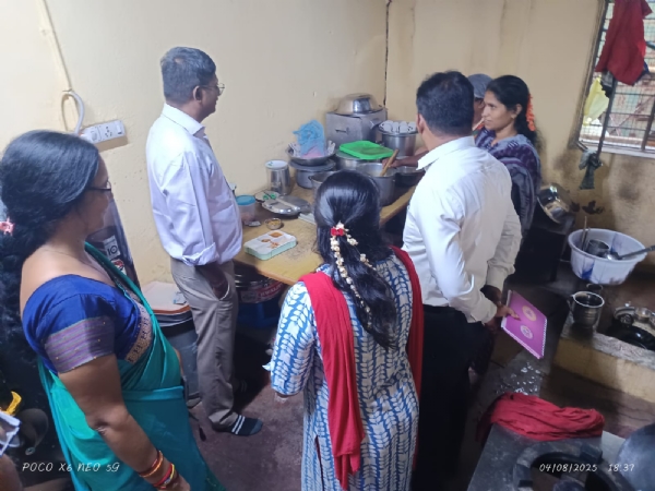 ಬಾಲಕಿಯರ ಬಾಲ ಮಂದಿರಕ್ಕೆ ಅಪರ ಜಿಲ್ಲಾಧಿಕಾರಿ ಶಿವಾನಂದ ಭೇಟಿ; ಪರಿಶೀಲನೆ