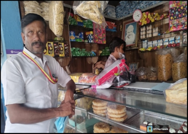 ಕುರೇಕುಪ್ಪ: ಅಂಗಡಿಗಳ ಮೇಲೆ ಪುರಸಭೆಯ ಅಧಿಕಾರಿ, ಸಿಬ್ಬಂದಿ  ದಾಳಿ   ಪ್ಲಾಸ್ಟಿಕ್ ವಶ