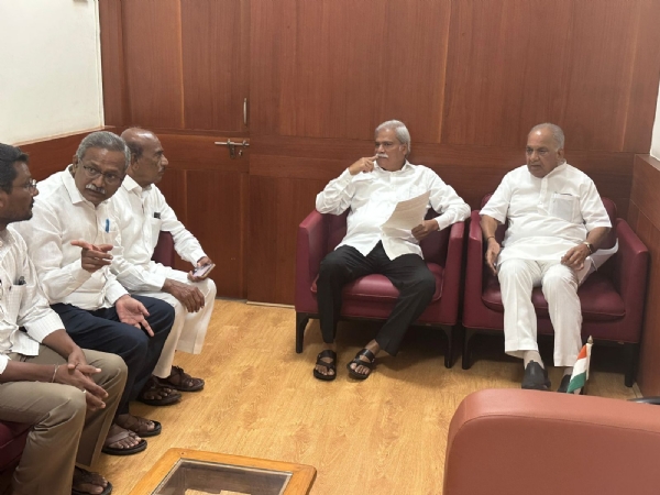 *ಕಾಟನ್ ಜಿಂನಿಂಗ್ ಘಟಕಗಳಿಗೆ ಮಂಜೂರಾದ ಹಣ ಶೀಘ್ರ ಬಿಡುಗಡೆಗೆ ಸಚಿವರ   ಚರ್ಚೆ*