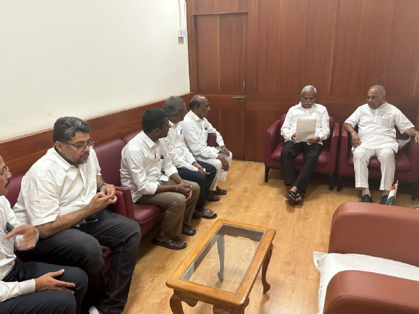 *ಕಾಟನ್ ಜಿಂನಿಂಗ್ ಘಟಕಗಳಿಗೆ ಮಂಜೂರಾದ ಹಣ ಶೀಘ್ರ ಬಿಡುಗಡೆಗೆ ಸಚಿವರ   ಚರ್ಚೆ*
