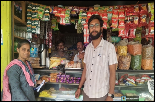 ಕುರೇಕುಪ್ಪ: ಅಂಗಡಿಗಳ ಮೇಲೆ ಪುರಸಭೆಯ ಅಧಿಕಾರಿ, ಸಿಬ್ಬಂದಿ  ದಾಳಿ   ಪ್ಲಾಸ್ಟಿಕ್ ವಶ