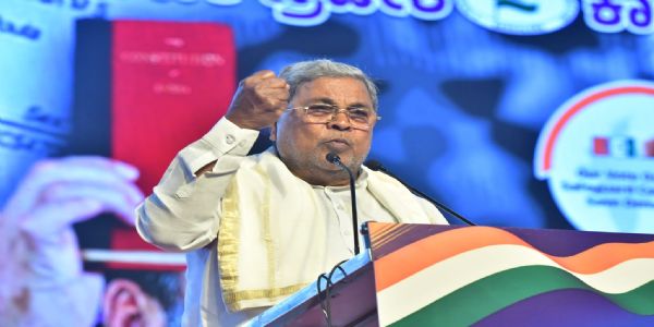ನರೇಂದ್ರ ಮೋದಿಗೆ ಪ್ರಧಾನಿ ಕುರ್ಚಿಯಲ್ಲಿ ಕೂರುವ ನೈತಿಕ ಹಕ್ಕಿಲ್ಲ: ಸಿದ್ದರಾಮಯ್ಯ