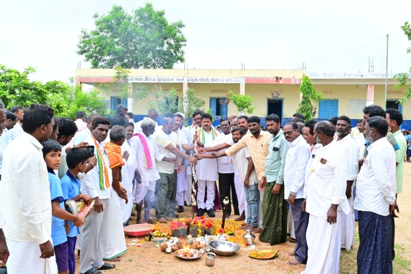ಹಲವು ಗ್ರಾಮಗಳಲ್ಲಿ  ಅಭಿವೃದ್ಧಿ ಕಾಮಗಾರಿಗಳಿಗೆ ಶಾಸಕರಾದ ಬಸನಗೌಡ ದದ್ದಲ್ ಚಾಲನೆ