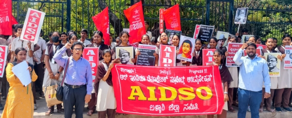 ಬಳ್ಳಾರಿ : ವೈದ್ಯಕೀಯ ಎನ್‍ಆರ್‍ಐ ಕೋಟಾ ರದ್ದತಿಗೆ ಆಗ್ರಹ