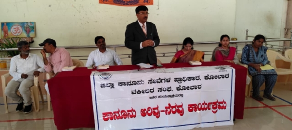 ಚಿತ್ರ : ಜಿಲ್ಲಾ ಆರೋಗ್ಯ ಮತ್ತು ಕುಟುಂಬ ಕಲ್ಯಾಣ ಇಲಾಖೆ ಕೋಲಾರ ಹಾಗೂ ರವಿ ಕಾಲೇಜು ಕೋಲಾರ ಇವರ ಸಂಯುಕ್ತ ಆಶ್ರಯದಲ್ಲಿ “ವಿಶ್ವ ಆತ್ಮಹತ್ಯೆ ತಡೆಗಟ್ಟುವ ದಿನಾಚರಣೆ ಅಂಗವಾಗಿ ಕಾರ್ಯಕ್ರಮವನ್ನು ಹಮ್ಮಿಕೊಳ್ಳಲಾಗಿತ್ತು.