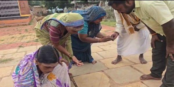 ಆಂಜನೇಯನ ದೇವಸ್ಥಾನದ ಸುತ್ತ ಭಂಡಾರದ ಮಳೆ