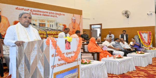 ಶಿಕ್ಷಣದಿಂದ ಜವಾಬ್ದಾರಿಯುತ ವ್ಯಕ್ತಿಯಾಗಲು ಸಾಧ್ಯ : ಸಿದ್ದರಾಮಯ್ಯ