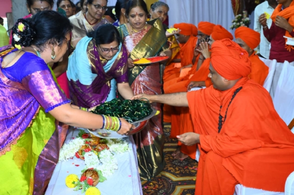 ಮಕ್ಕಳ ಭವಿಷ್ಯ ರೂಪಿಸುವಲ್ಲಿ ತಾಯಿಯ ಪಾತ್ರ ಮಹತ್ತರವಾದದ್ದು : ಕೊಟ್ಟೂರು ಬಸವಲಿಂಗ ಮಹಾಸ್ವಾಮಿಗಳು