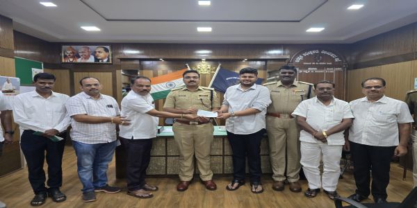 ಗಾಂಧಿ ಚೌಕ್ ಪೊಲೀಸ್ ಠಾಣೆಯಲ್ಲಿ ಸಂಚಾರ ಕಮಾಂಡ್ ಕೇಂದ್ರ ಸ್ಥಾಪನೆಗೆ ಸಿದ್ದಸಿರಿ ಸೌಹಾರ್ದ ಸಹಕಾರಿಯಿಂದ ರೂ.25 ಲಕ್ಷ ದೇಣಿಗೆ