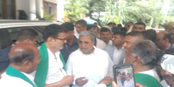 ರೈತ ಮುಖಂಡರಿಂದ ಮುಖ್ಯಮಂತ್ರಿ ಭೇಟಿ