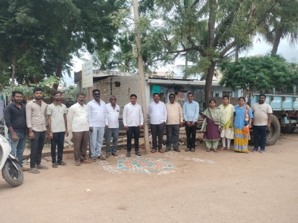ಕೊಪ್ಪಳ : ರಂಗೋಲಿ ಬಿಡಿಸಿ ಸ್ವಚ್ಛತಾ ಜಾಗೃತಿ: ಭಾಗ್ಯನಗರ ಪಟ್ಟಣ ಪಂಚಾಯತಿಯಿಂದ ವಿನೂತನ ಕಾರ್ಯಕ್ರಮ