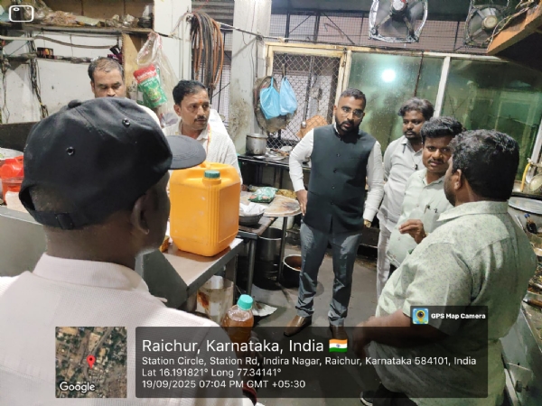 ರಾಯಚೂರು : ಅಶುಚಿತ್ವ ದೂರು: ಅಧಿಕಾರಿಗಳಿಂದ ದೀಢೀರ್ ದಾಳಿ; ದಂಡ - ಎಚ್ಚರಿಕೆ