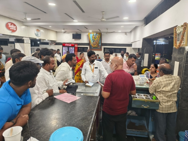 ರಾಯಚೂರು : ಅಶುಚಿತ್ವ ದೂರು: ಅಧಿಕಾರಿಗಳಿಂದ ದೀಢೀರ್ ದಾಳಿ; ದಂಡ - ಎಚ್ಚರಿಕೆ