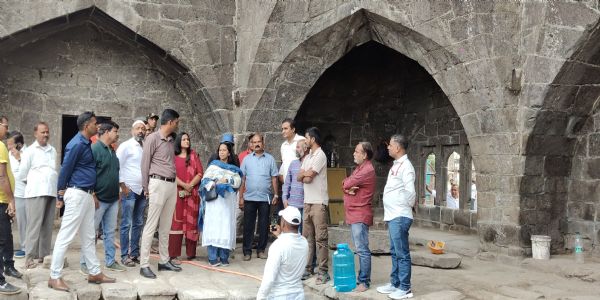 ಐತಿಹಾಸಿಕ ಸ್ಮಾರಕ ತಾಜಬಾವಡಿಗೆ ಜಿಲ್ಲಾಧಿಕಾರಿ ಡಾ.ಆನಂದ‌.ಕೆ ಭೇಟಿ, ಪರಿಶೀಲನೆ