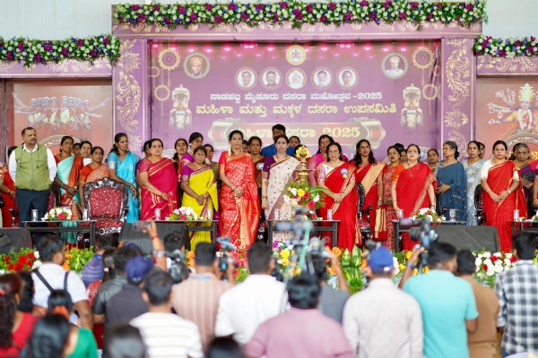 Women dasara