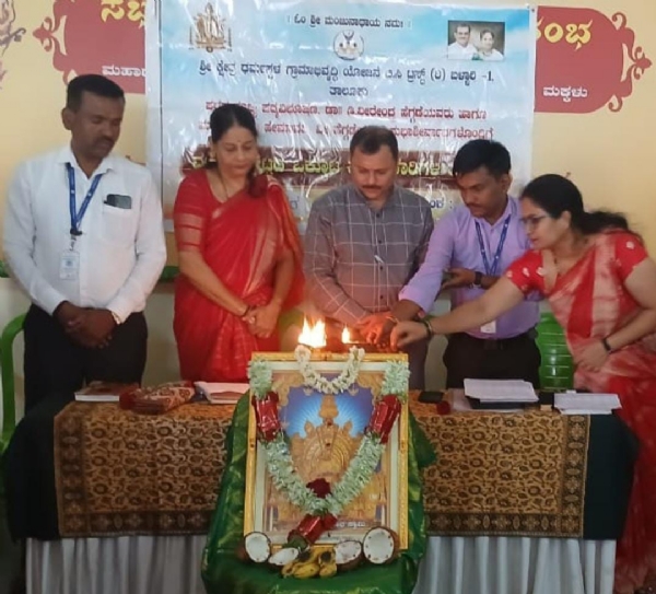 ಬಳ್ಳಾರಿ: ಸ್ವ-ಸಹಾಯ ಸಂಘಗಳ ಒಕ್ಕೂಟ ಬಲವರ್ಧನೆಗೆ ಶ್ರಮಿಸಿ